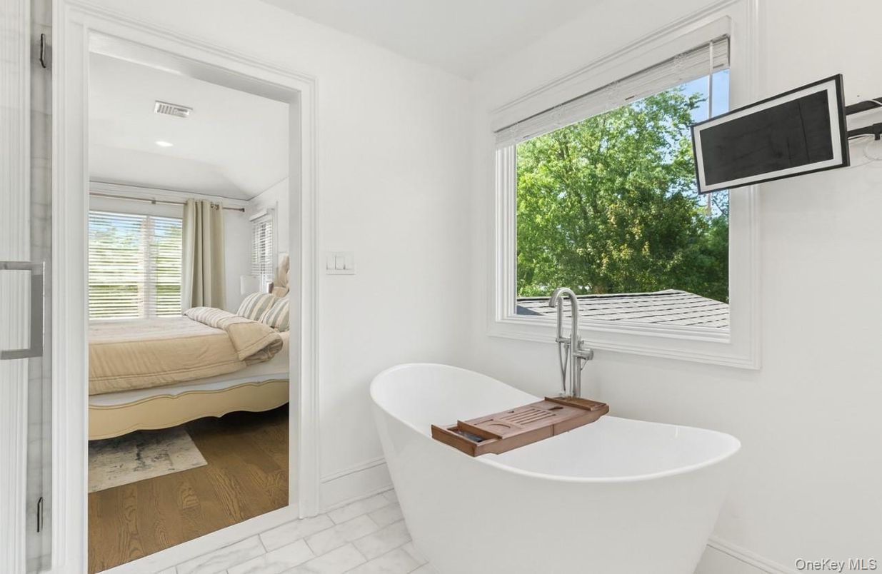 Bathroom, Bedroom, Free Standing Baths, Interior, Recessed Lighting, Wood Texture Flooring