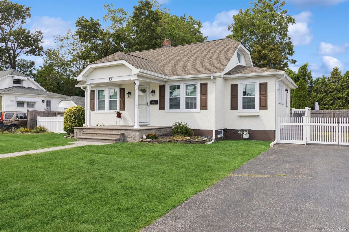 Exterior, Facade, Cape Cod