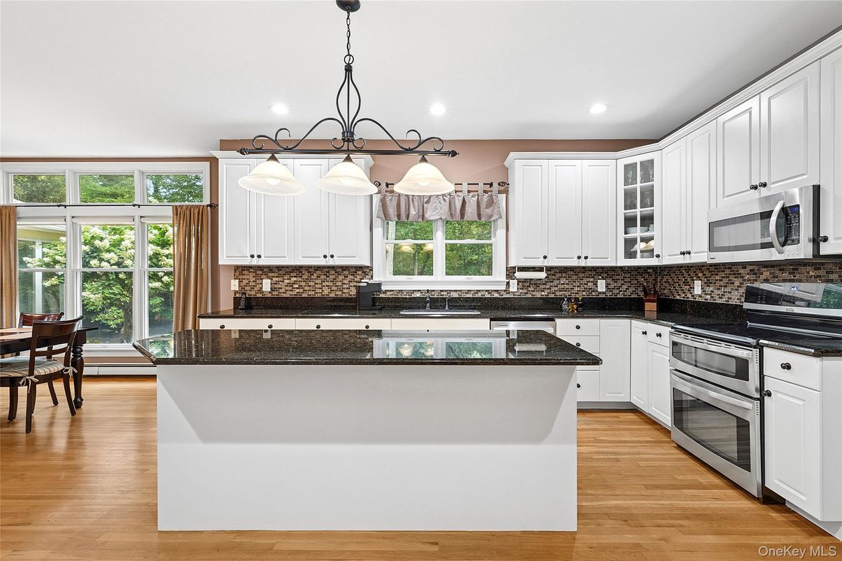 Dining room, Interior, Kitchen, Pendant Lights, Recessed Lighting, Wood Texture Flooring