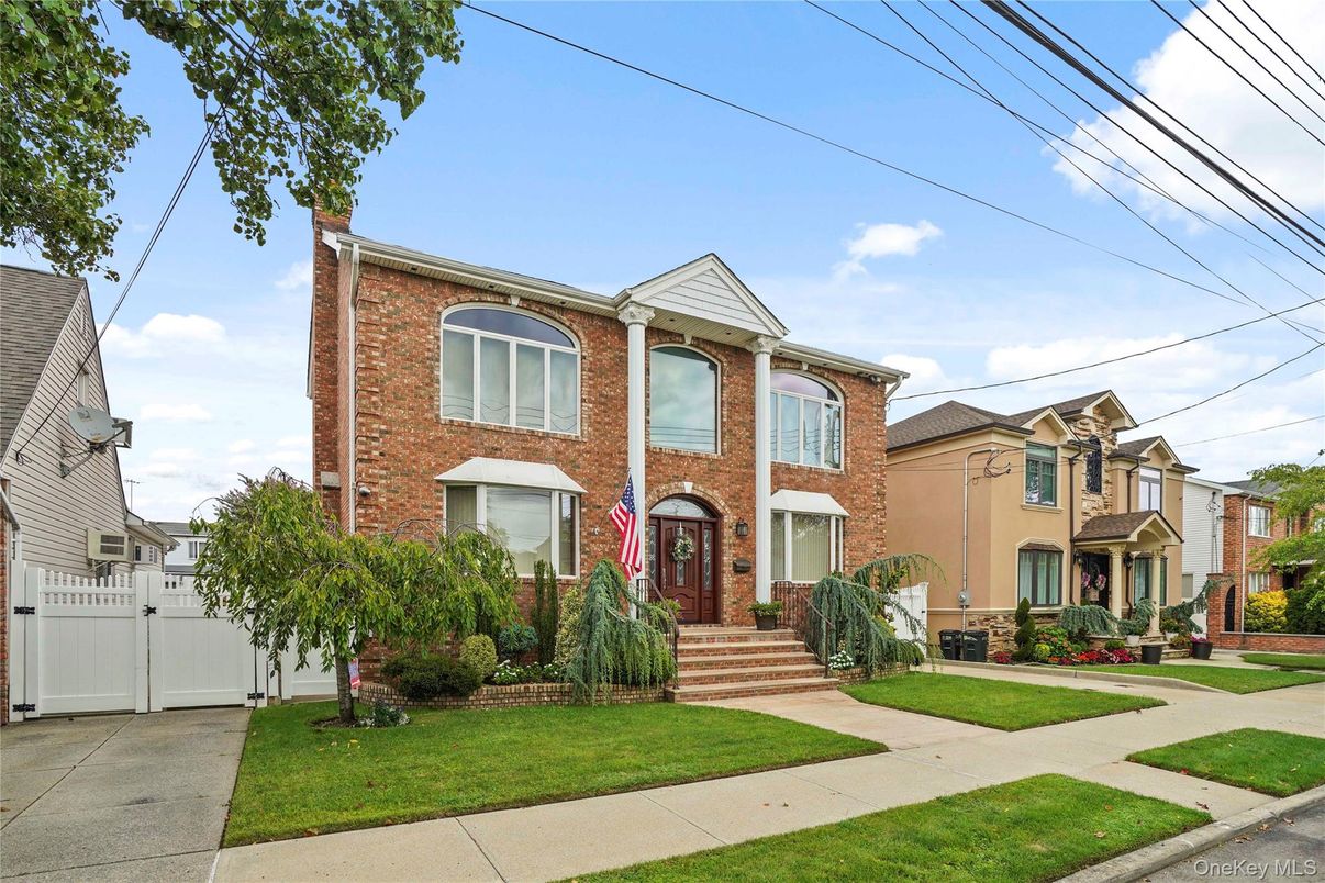 Exterior, Facade, Brick Facade, Rowhouse