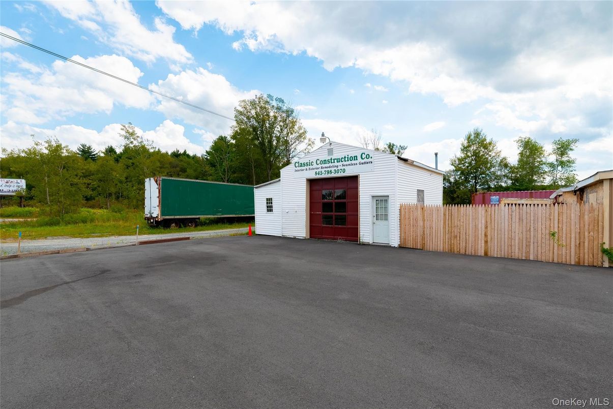 Detached Garage, Exterior