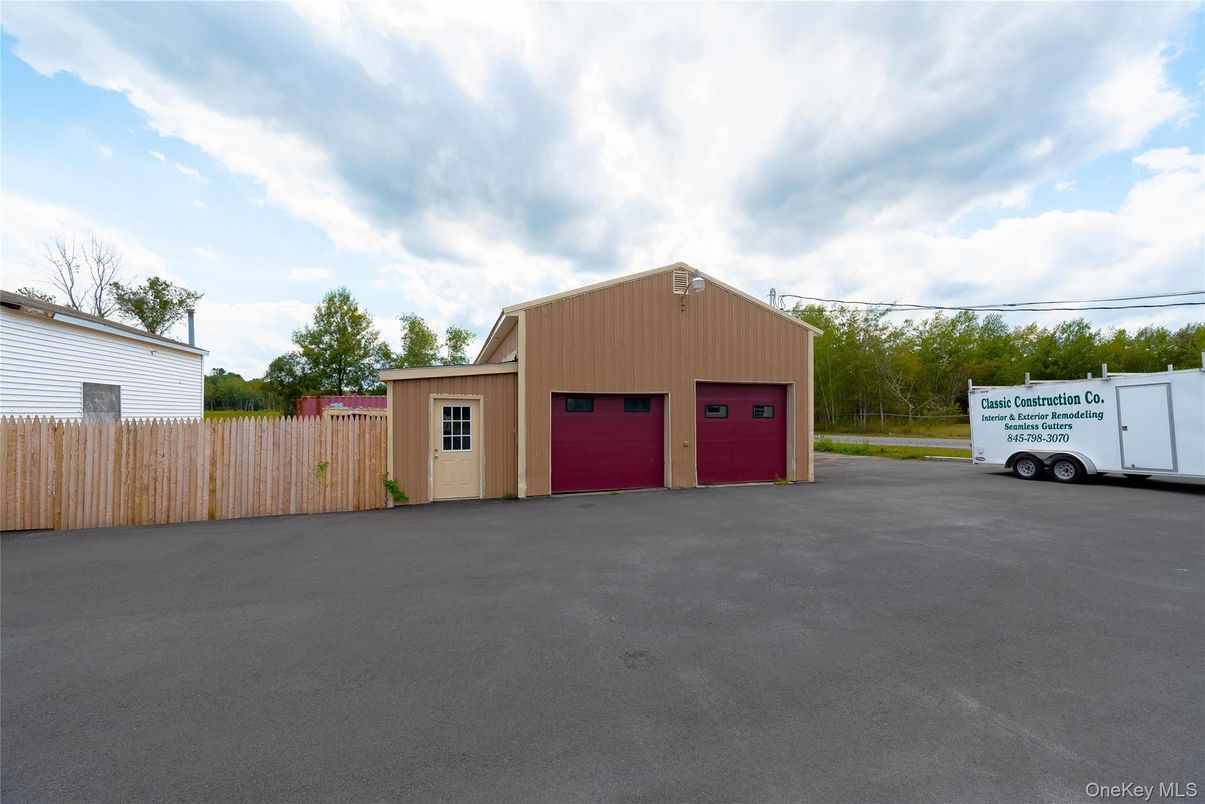 Detached Garage, Exterior