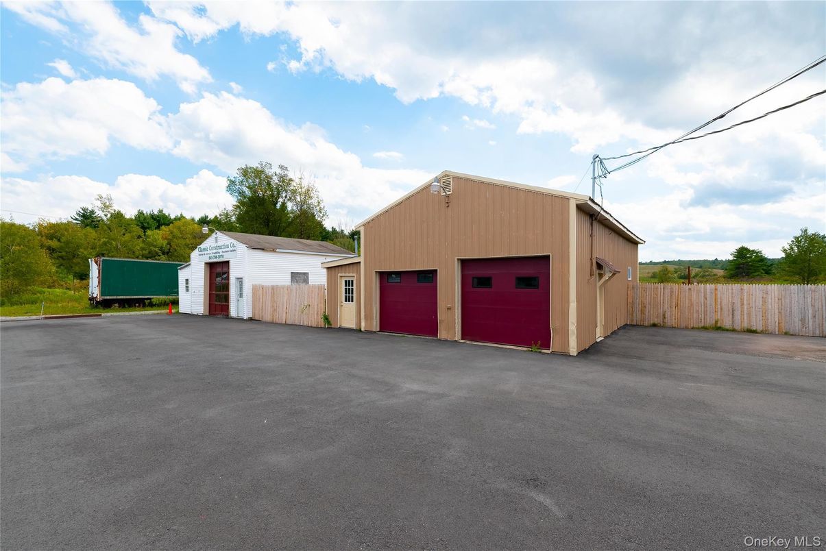 Detached Garage, Exterior