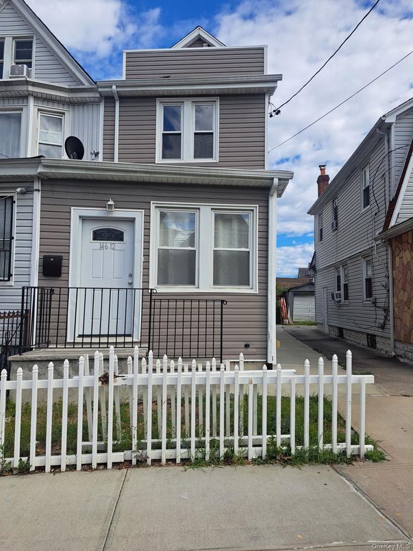 Exterior, Facade, Queen Anne Victorian