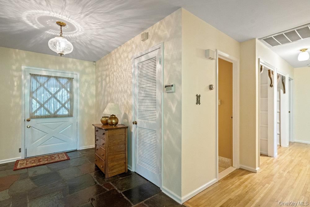 Interior, Pendant Lights, Wood Texture Flooring