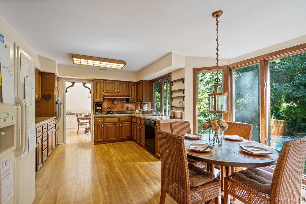 Dining room, Interior, Kitchen, Pendant Lights, Wood Texture Flooring