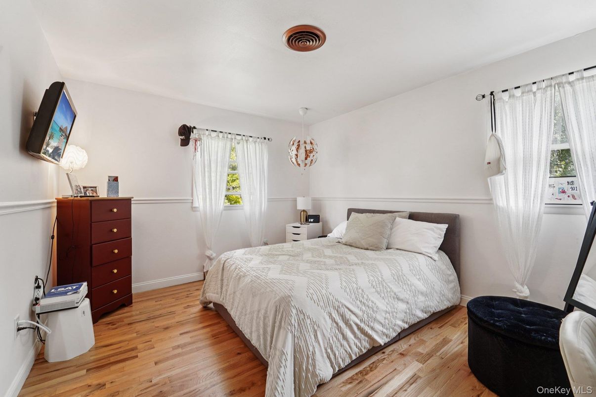 Bedroom, Interior, Pendant Lights, Wood Texture Flooring