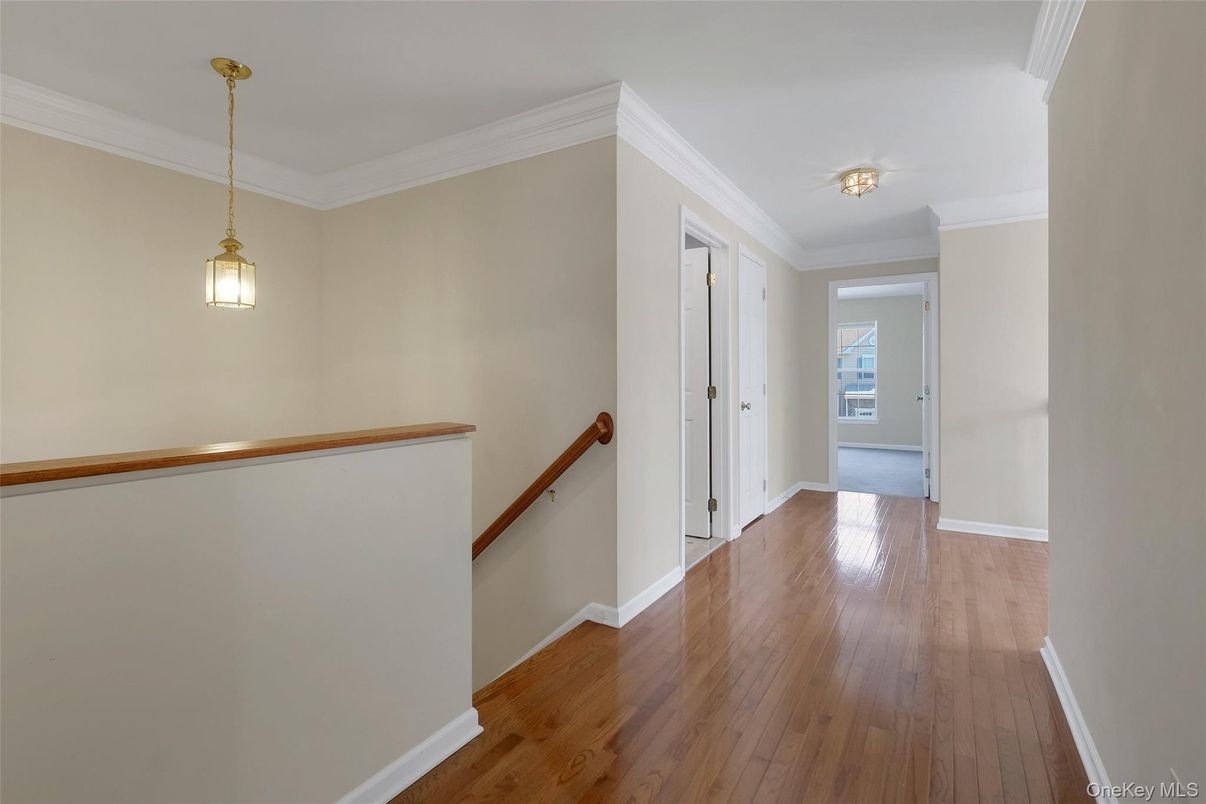 Interior, Pendant Lights, Wood Texture Flooring