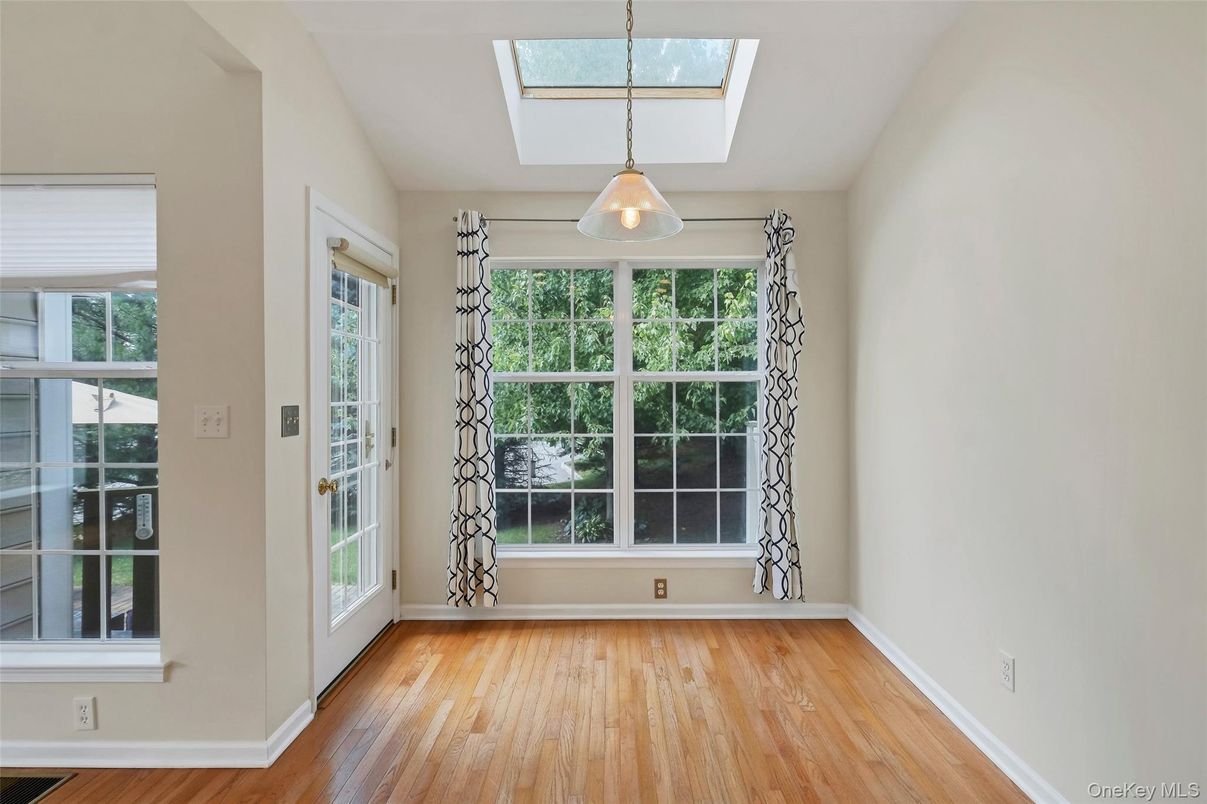 Interior, Pendant Lights, Wood Texture Flooring