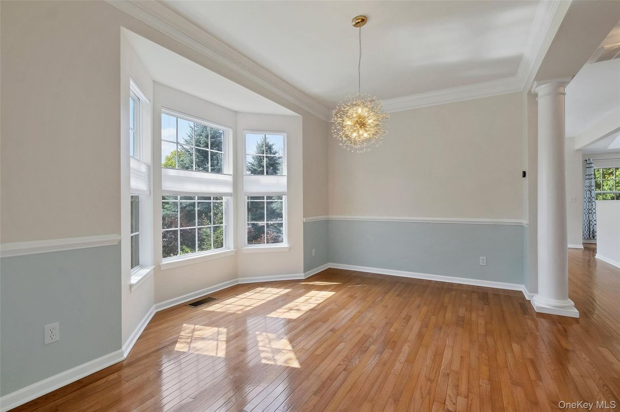 Empty room, Interior, Pendant Lights, Wood Texture Flooring