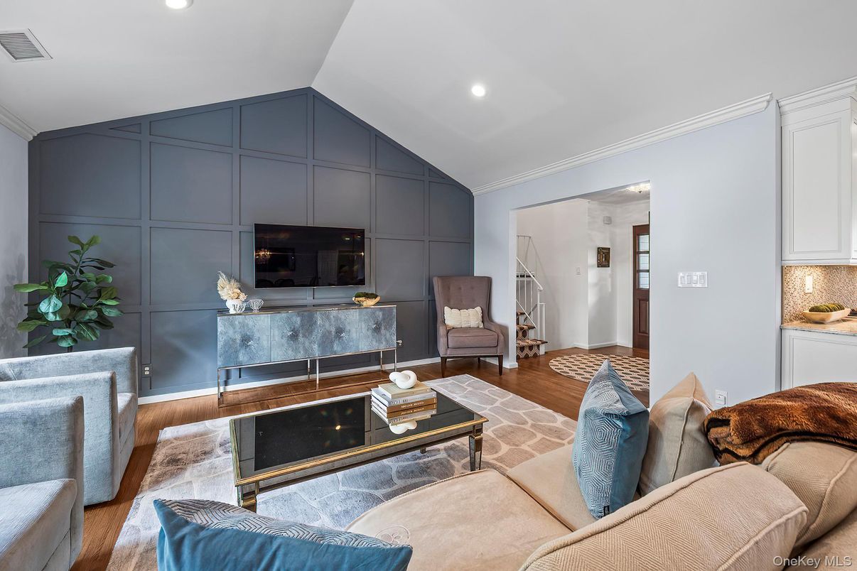 Interior, Living room, Recessed Lighting, Wood Texture Flooring