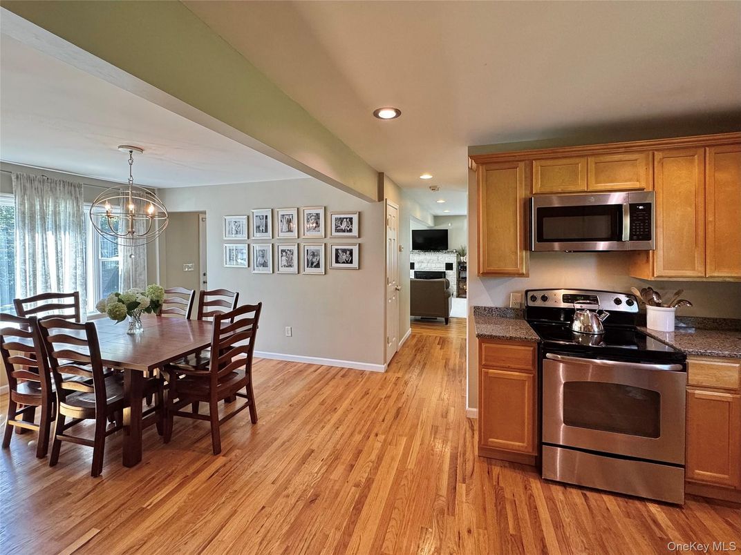 Chandelier, Dining room, Interior, Kitchen, Recessed Lighting, Stainless Steel Appliances, Wood Texture Flooring