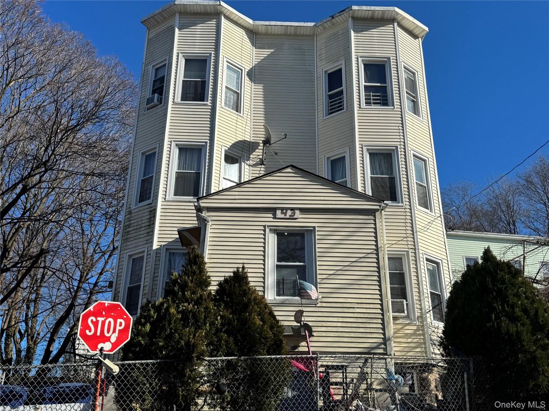 Exterior, Facade, Queen Anne Victorian