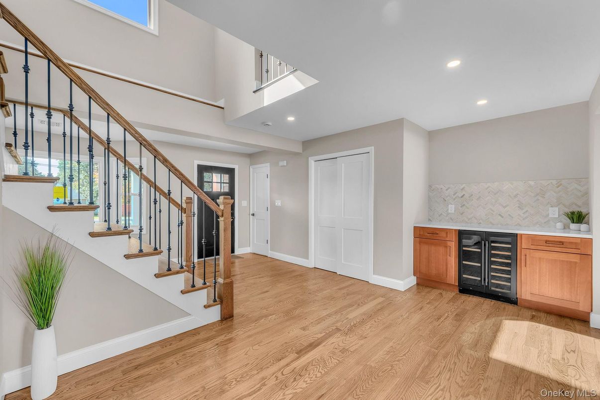 Interior, Recessed Lighting, Wood Texture Flooring