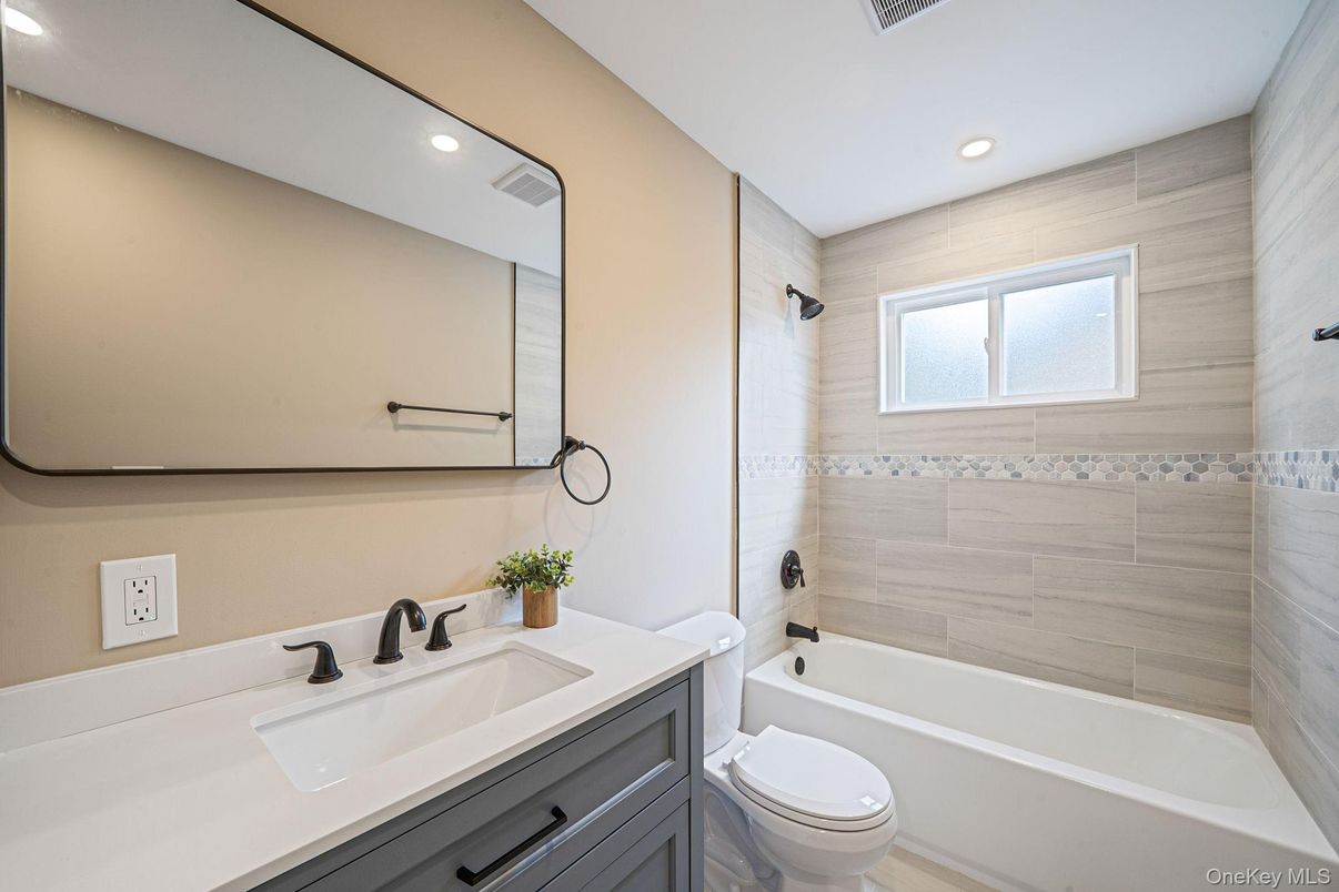 Bathroom, Interior, Recessed Lighting