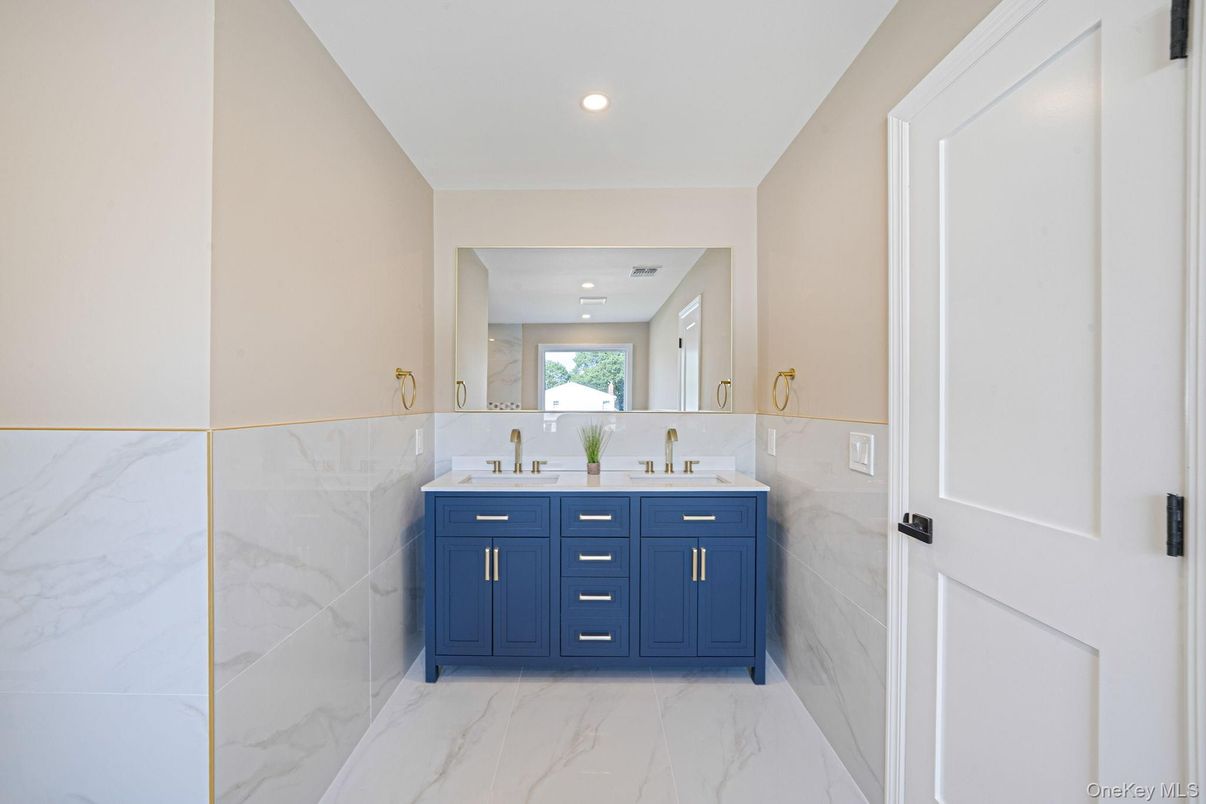 Bathroom, Dual Sink Vanities, Interior, Marble, Recessed Lighting
