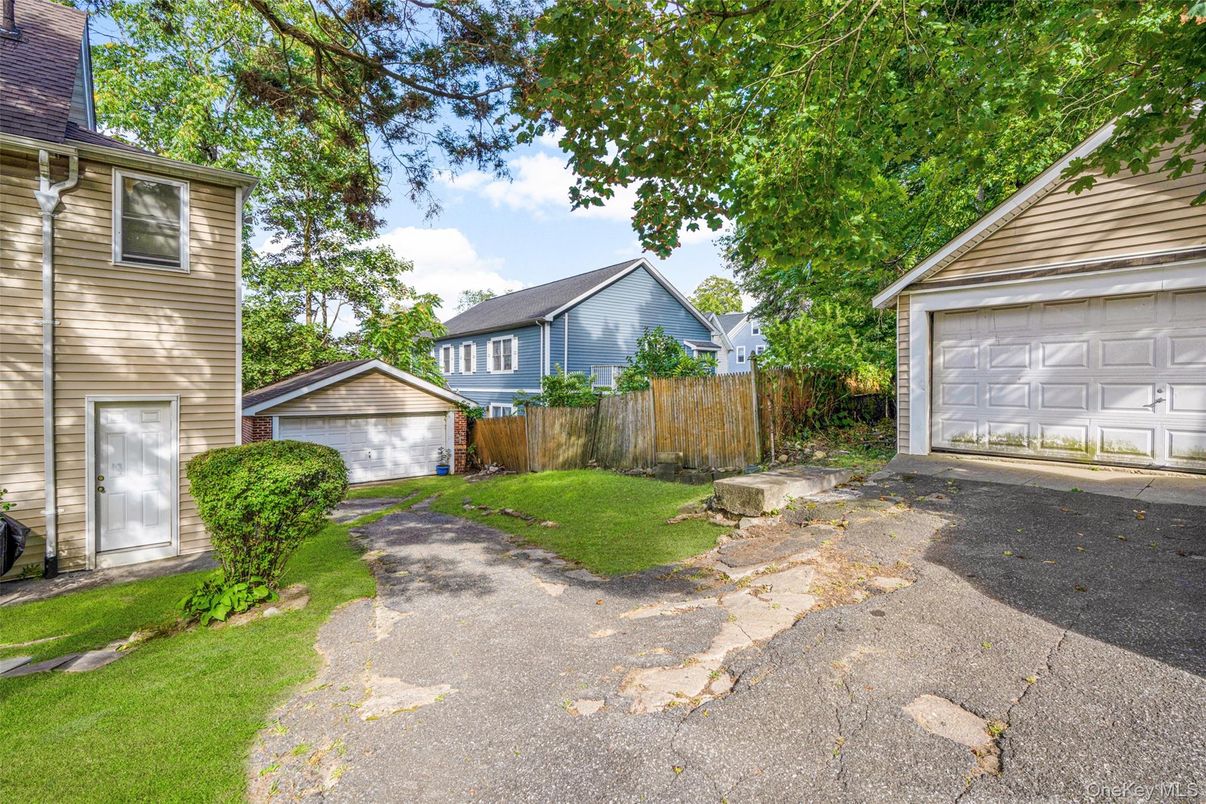 Detached Garage, Exterior
