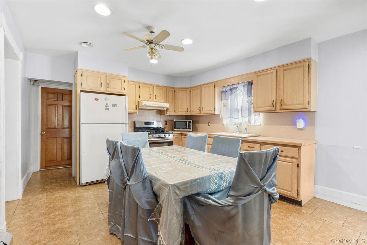 Dining room, Interior, Kitchen, Recessed Lighting