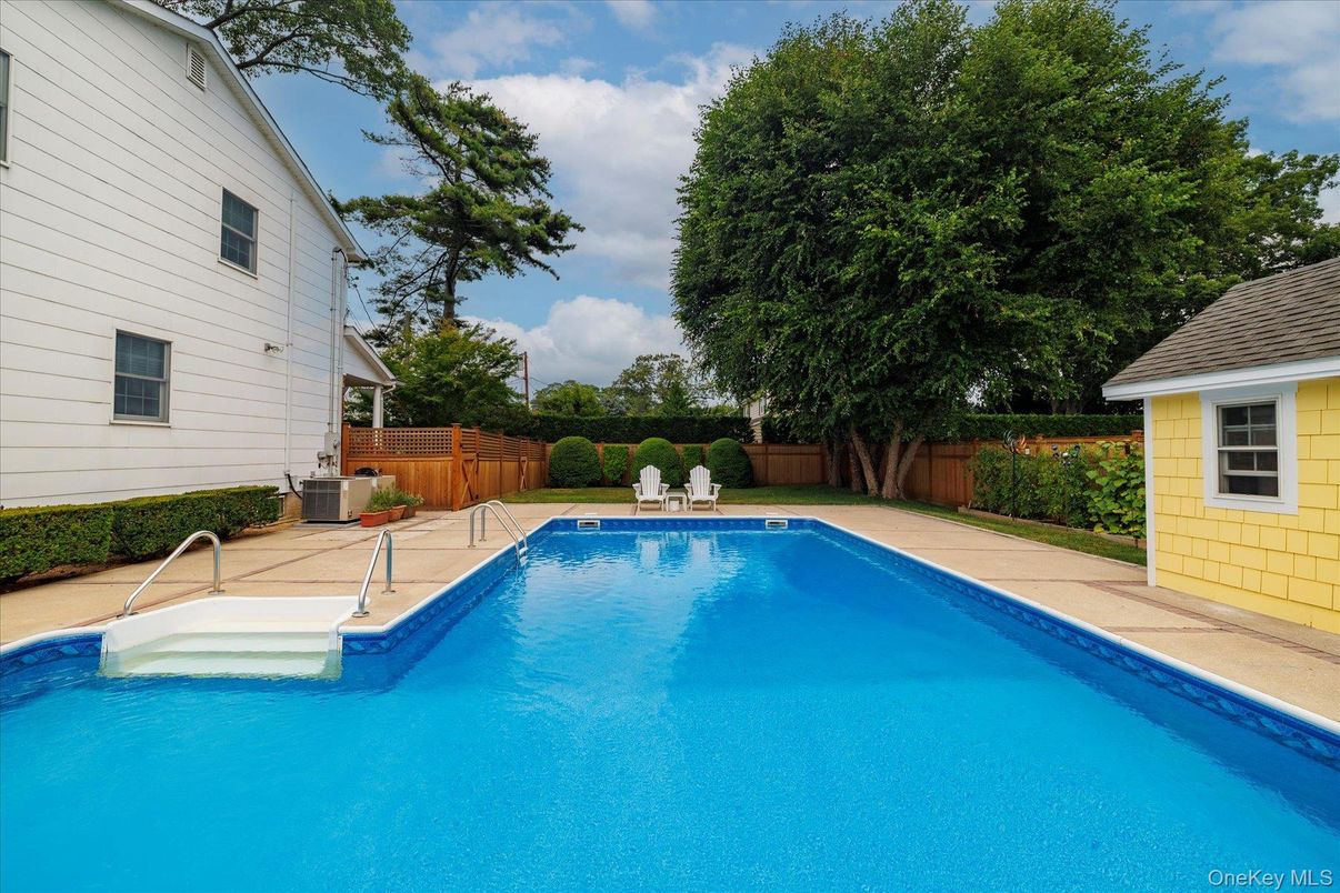 Exterior, Pool