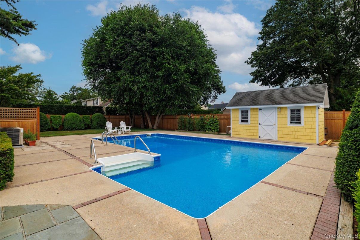 Exterior, Pool