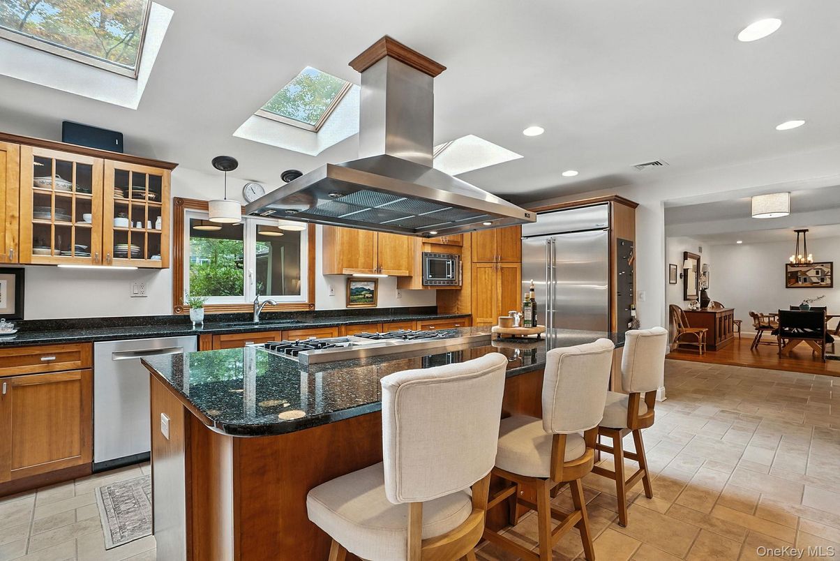 Dining room, Interior, Kitchen, Pendant Lights, Recessed Lighting, Stainless Steel Appliances