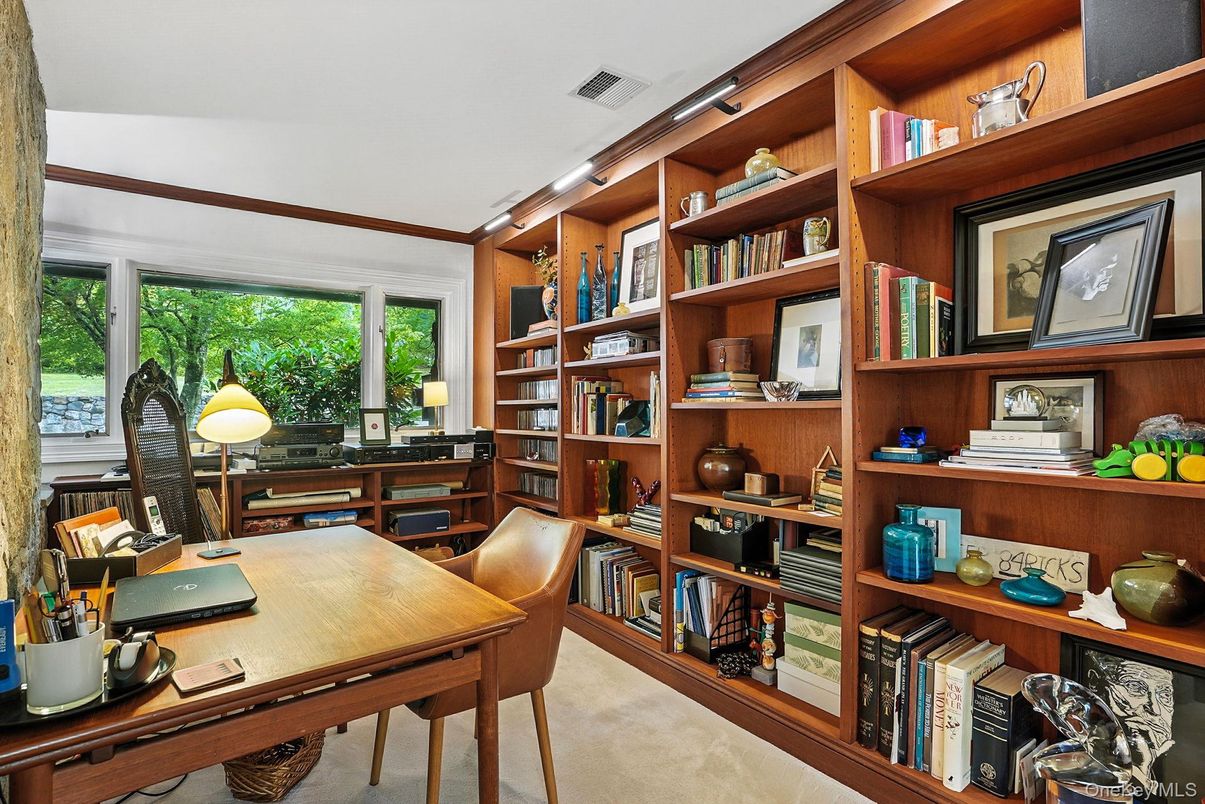 Home Office, Interior