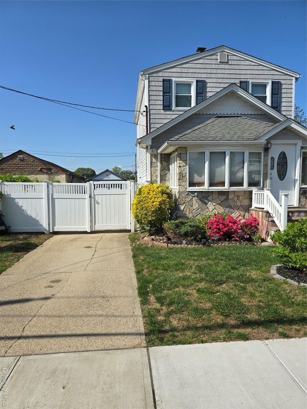 Exterior, Facade, American Craftsman