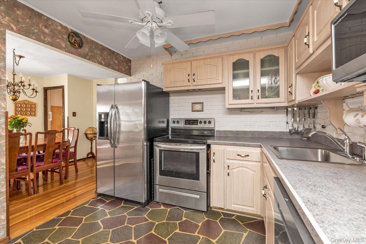 Chandelier, Dining room, Interior, Kitchen, Stainless Steel Appliances, Wood Texture Flooring
