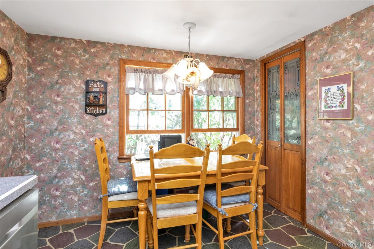 Chandelier, Dining room, Interior, Pendant Lights