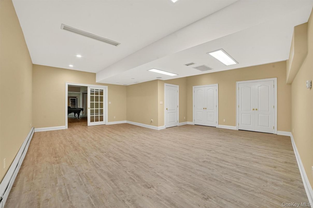 Empty room, Interior, Recessed Lighting, Wood Texture Flooring