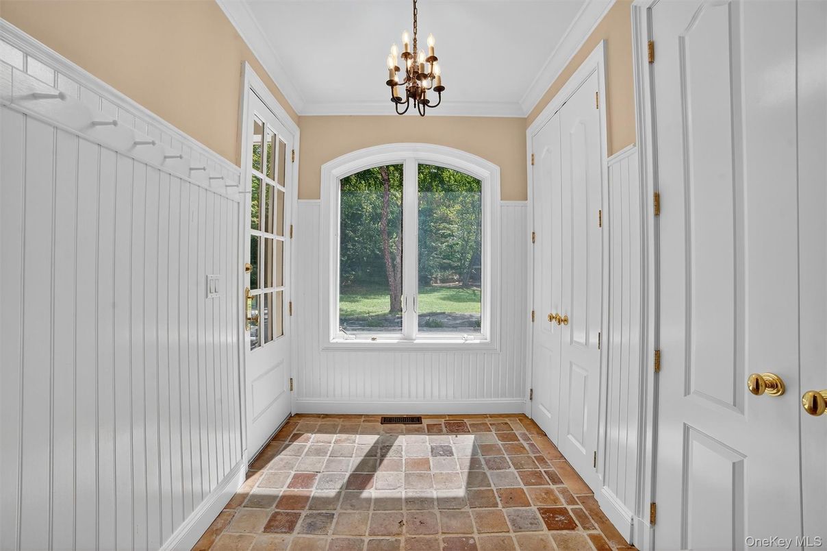 Chandelier, Interior