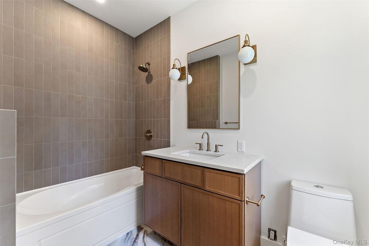 Bathroom, Interior, Recessed Lighting
