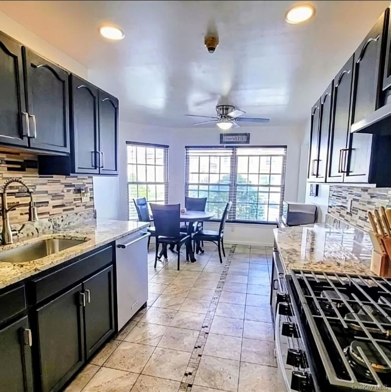 Dining room, Interior, Kitchen, Recessed Lighting