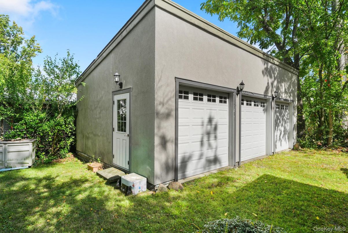 Detached Garage, Exterior