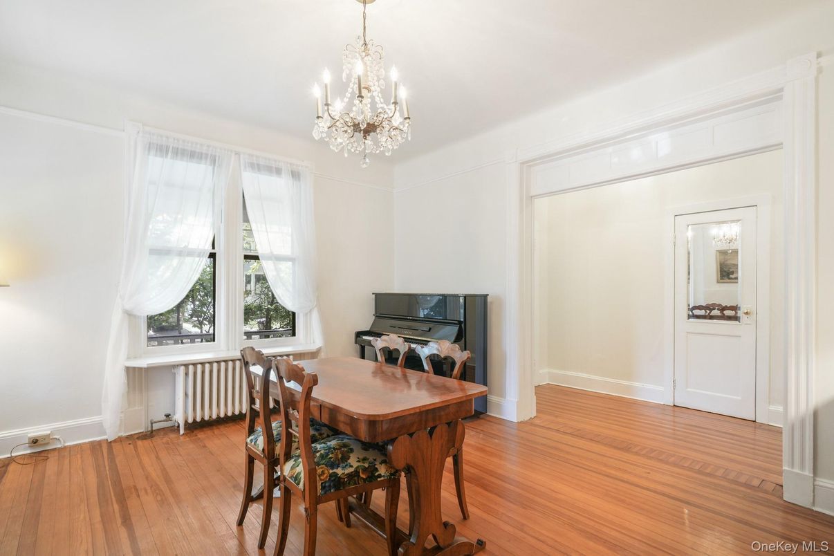 Chandelier, Dining room, Interior, Piano, Wood Texture Flooring