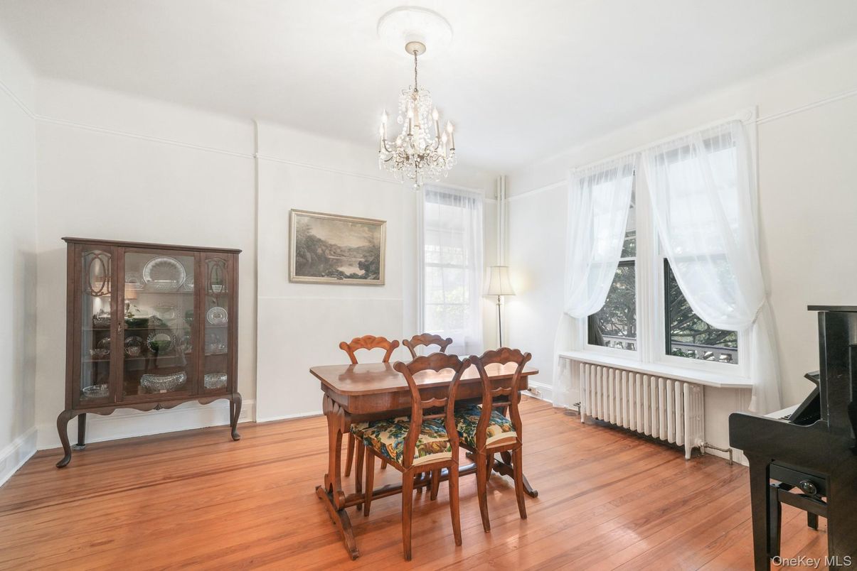 Chandelier, Dining room, Interior, Piano, Wood Texture Flooring