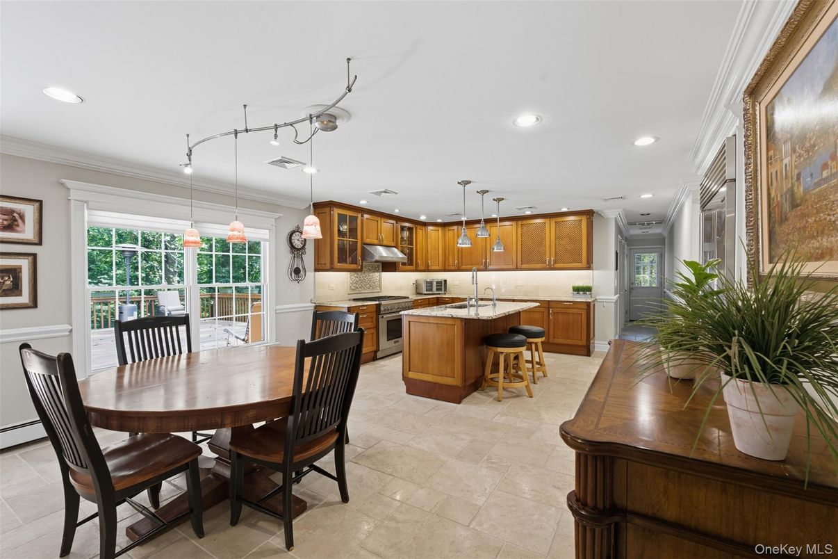 Dining room, Interior, Kitchen, Pendant Lights, Recessed Lighting, Stainless Steel Appliances