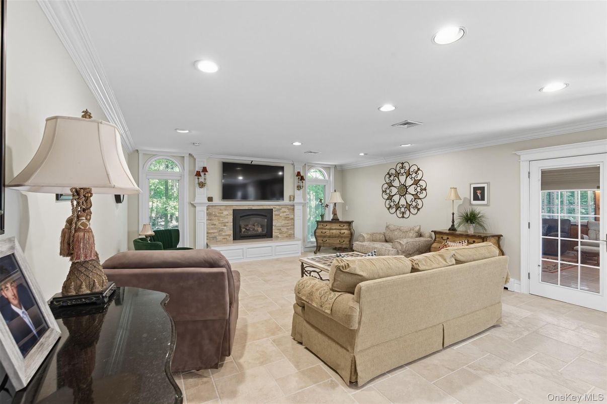 Fireplace, Interior, Living room, Recessed Lighting
