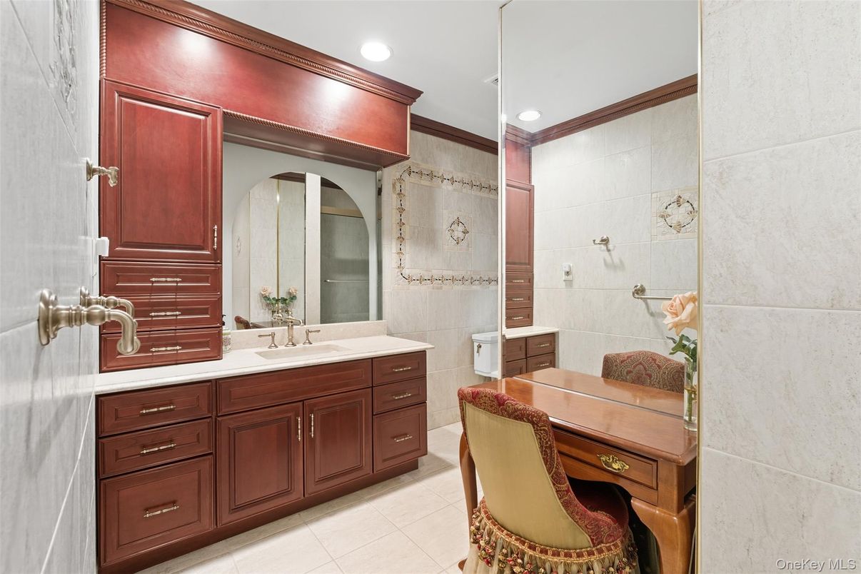 Bathroom, Interior, Recessed Lighting