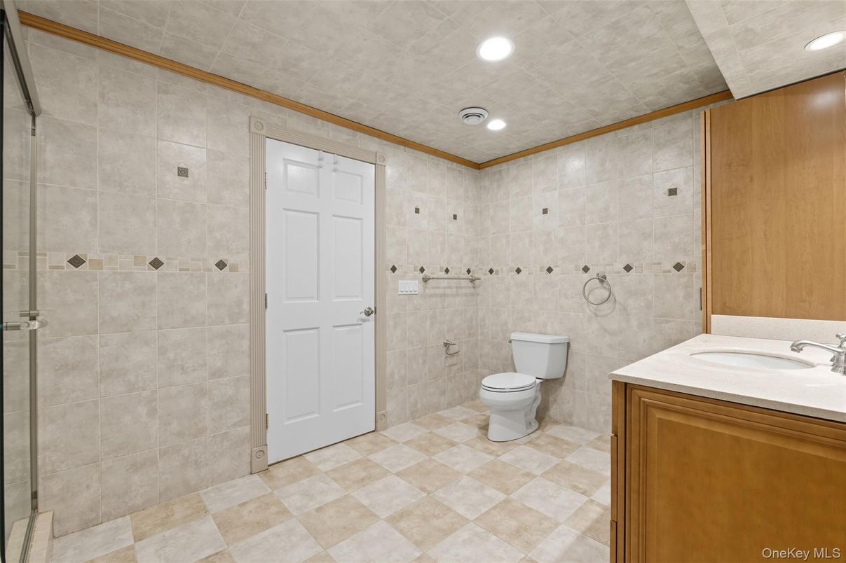 Bathroom, Interior, Recessed Lighting