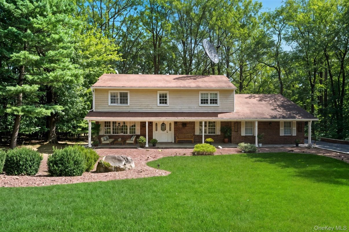 Exterior, Facade, Brick Facade, Split Level