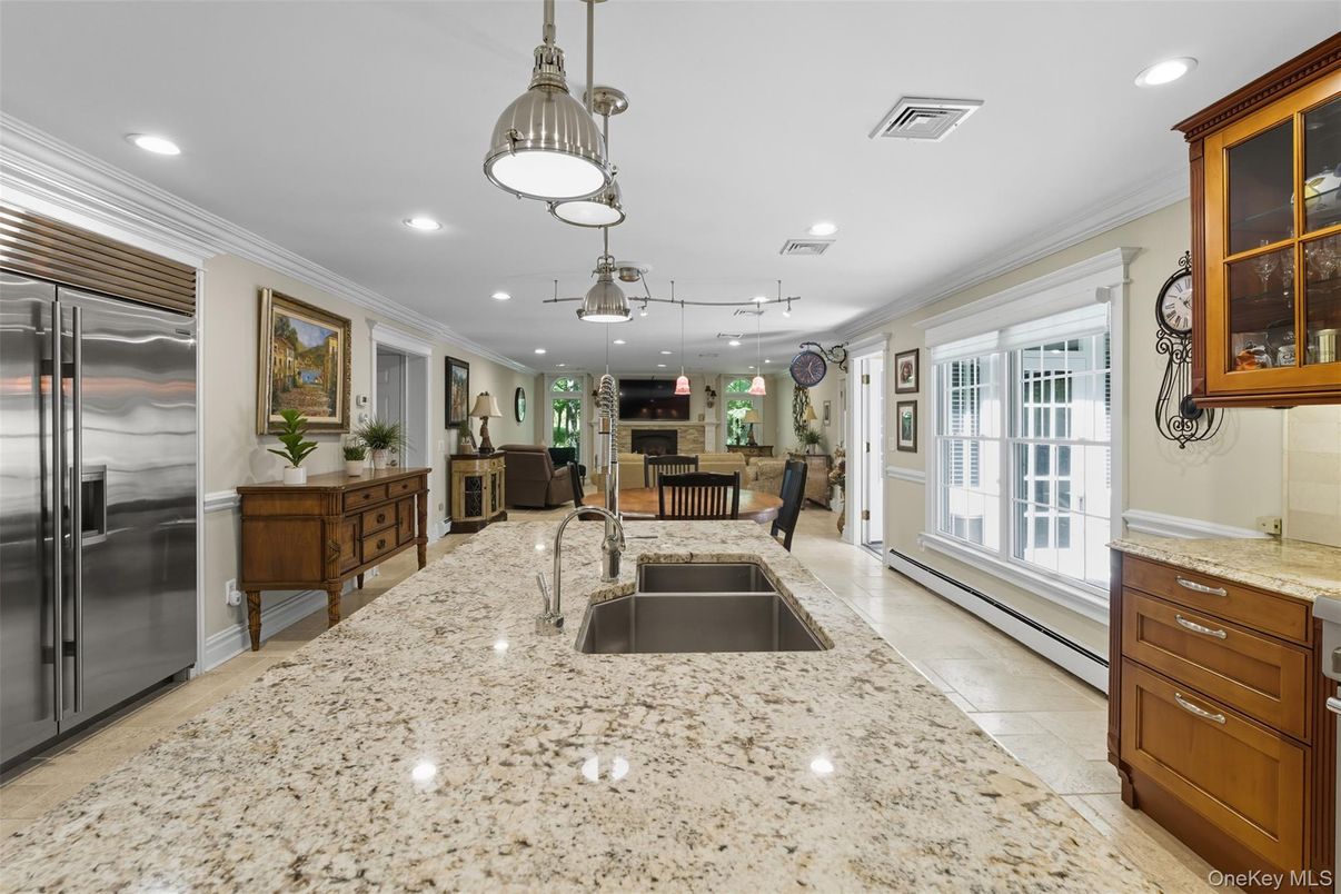 Dining room, Interior, Kitchen, Pendant Lights, Recessed Lighting, Stainless Steel Appliances