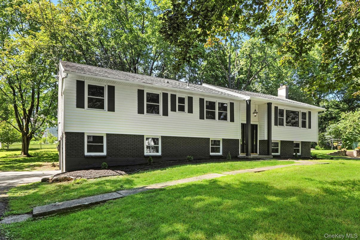 Backyard, Exterior, Facade, Raised Ranch