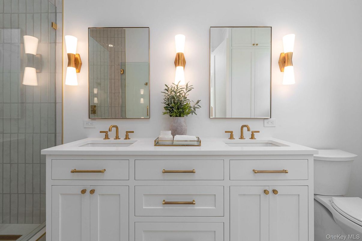 Bathroom, Dual Sink Vanities, Interior