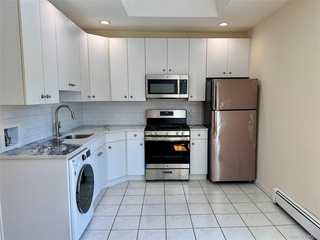Interior, Kitchen, Marble, Recessed Lighting, Washer