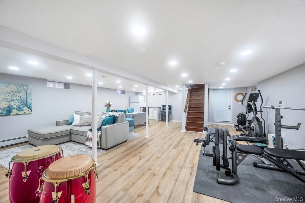 Fitness Equipment, Interior, Recessed Lighting, Wood Texture Flooring