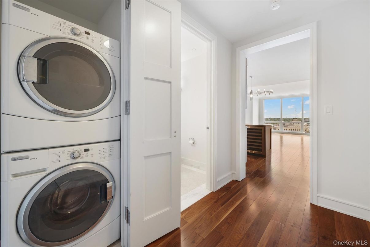Interior, Utility Closets, Washer, Wood Texture Flooring