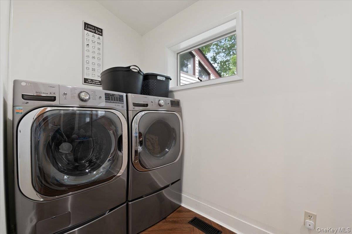 Interior, Washer, Wood Texture Flooring