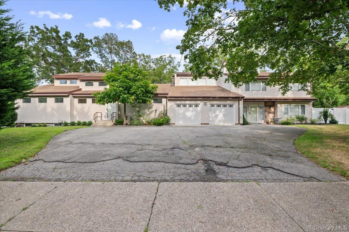 Attached, Exterior, Facade, Ranch