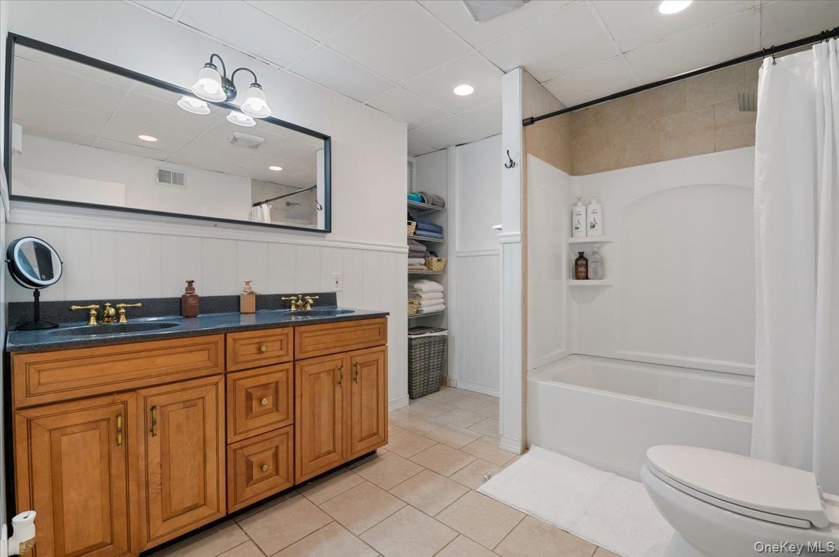 Bathroom, Dual Sink Vanities, Interior, Recessed Lighting